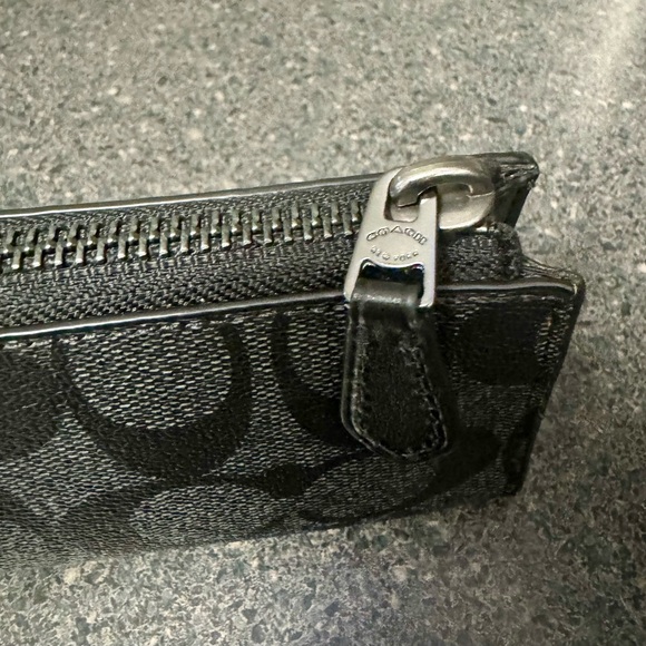 Coach Case - Picture 3 of 6